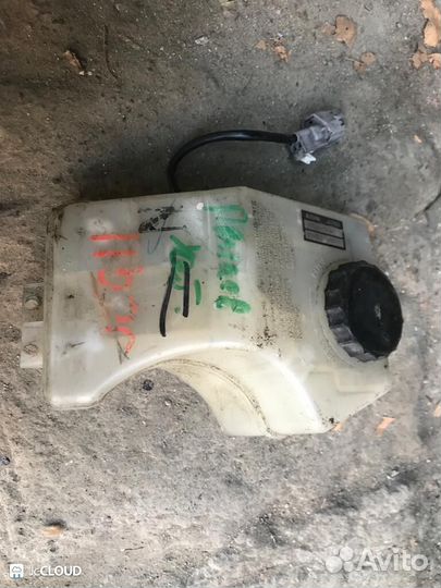 Бачок для тормозной жидкости на toyota brevis JCG1