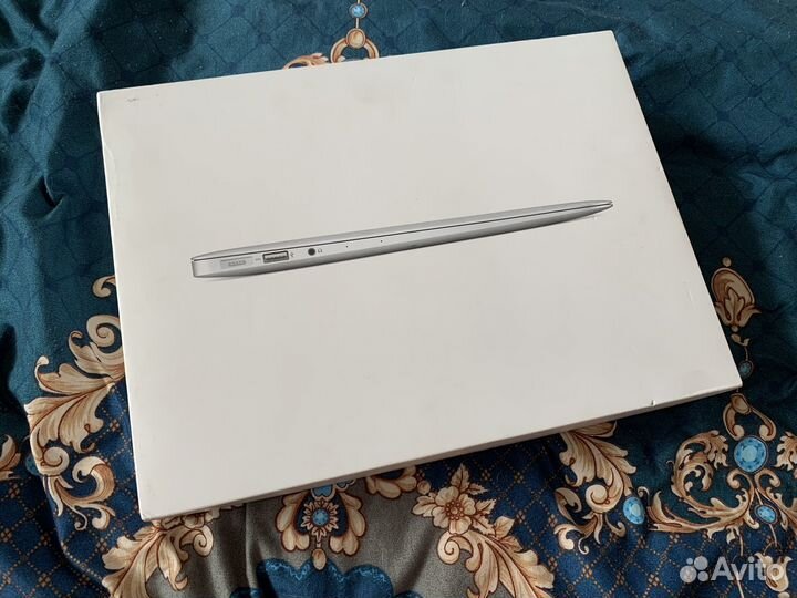Apple MacBook Air (13-inch, 2017)