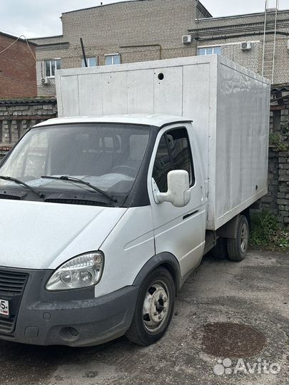 Водитель с личным грузовым автомобилем