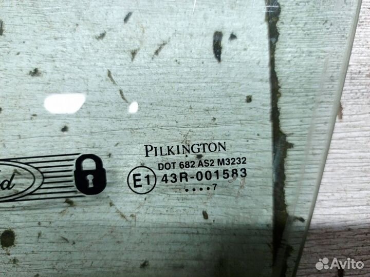 Стекло передней левой двери Ford Fiesta 5