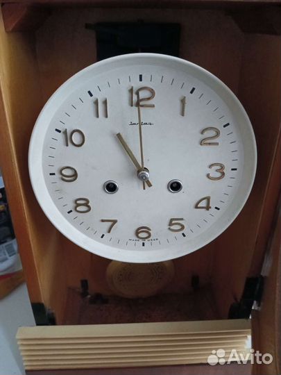 Часы настенные с боем янтарь