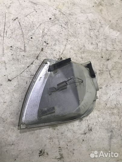 Поворотник правый Volkswagen Polo 3