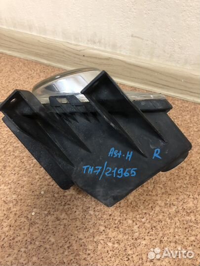 Противотуманная фара правая Opel Astra H