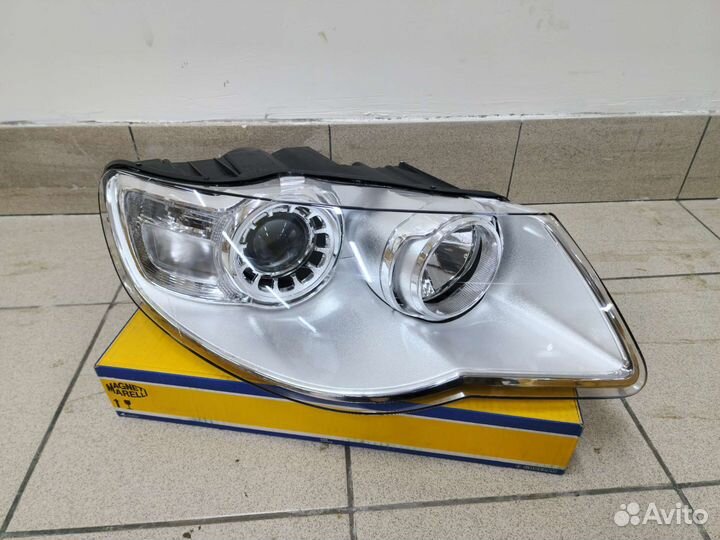 Передняя правая фара VW Touareg I Рест 2006-2010