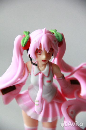Аниме-фигурка Pink Sakura Miku (Хацунэ Мику)