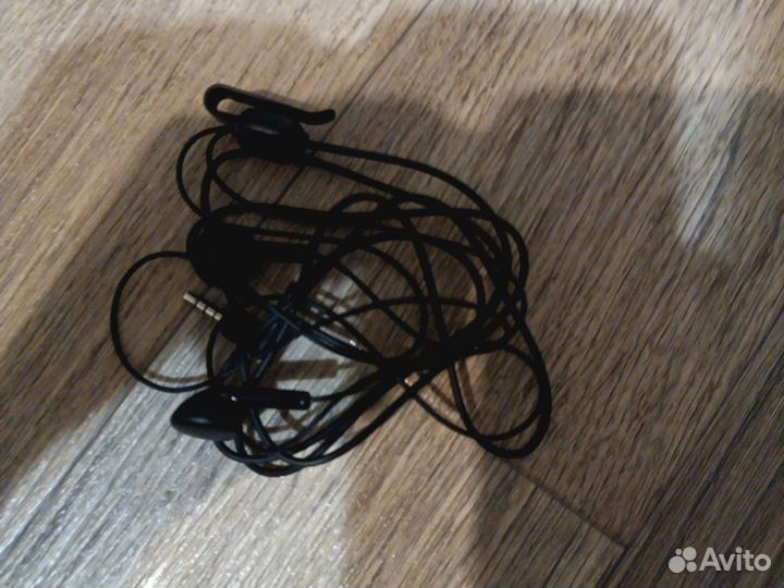 Проводные наушники