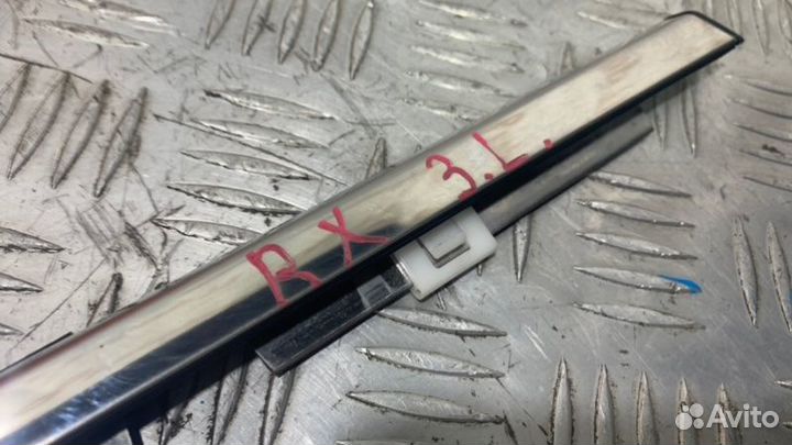 Молдинг стекла задний левый Lexus Rx350