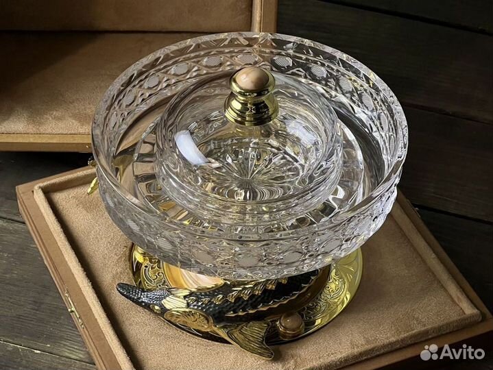 Коллекционная икорница с осетром