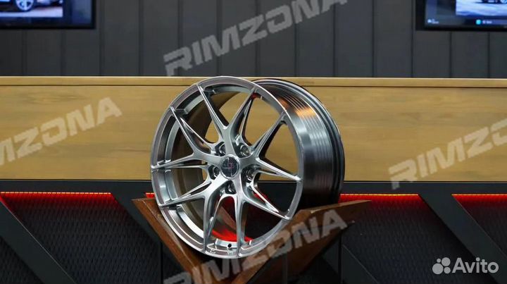 Литой диск HRE R17 5x114.3