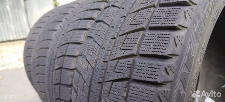 Bridgestone Blizzak Revo2 235/45 R17