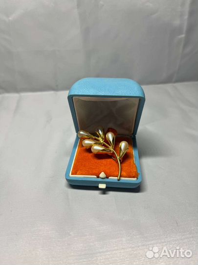 Коллекция старинных брошей