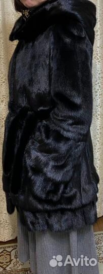 Новая норковая шуба цвет черный, размер 44