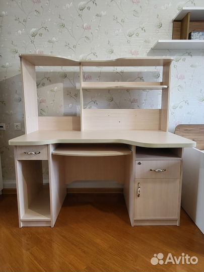 Письменный стол