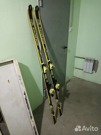 Горные лыжи и ботинки