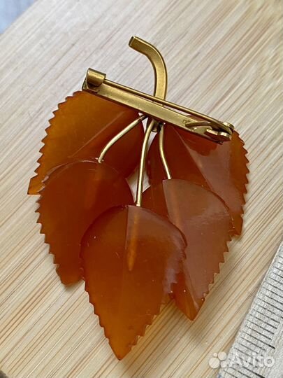 Брошь янтарь сссс лист