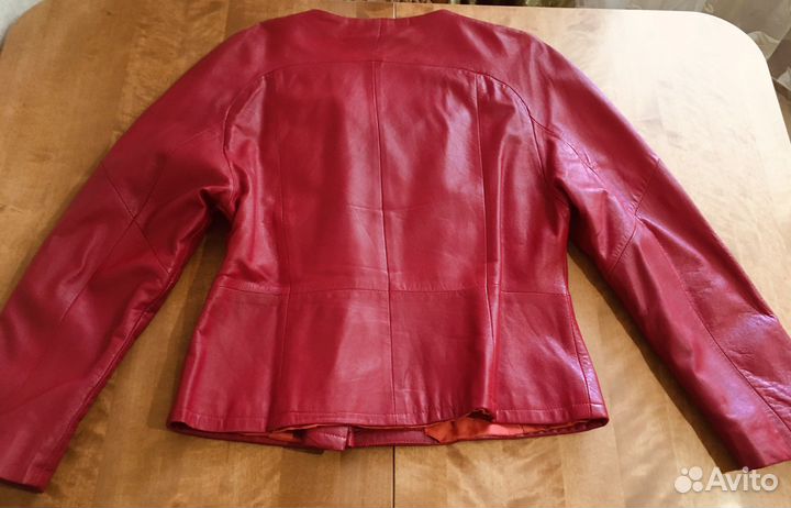 Красный кожаный пиджак