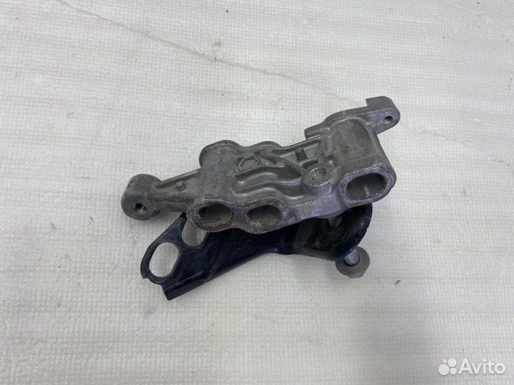 Кронштейн опоры двигателя Toyota Camry V50/V55