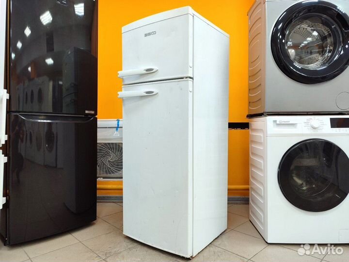 Холодильник маленький узкий бу Beko. На гарантии