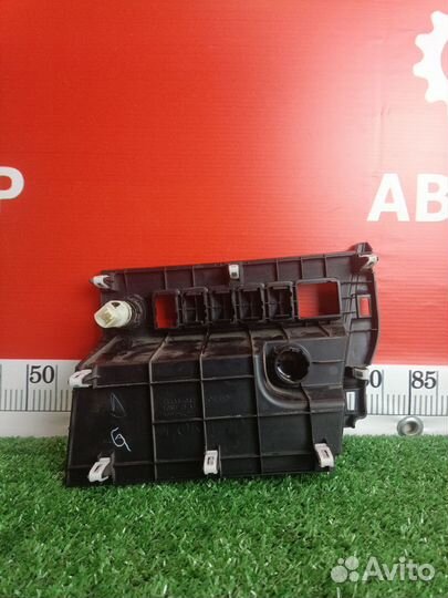 Панель с переключателями нижняя Toyota RAV4 40