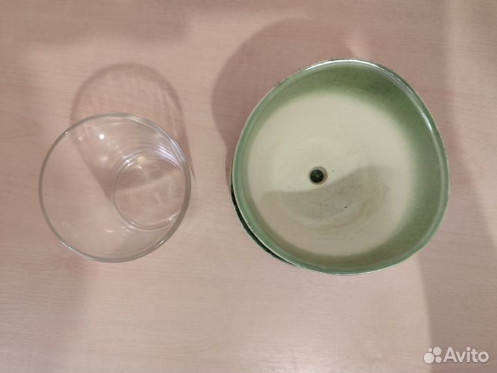 Горшок керамический и стеклянный стакан