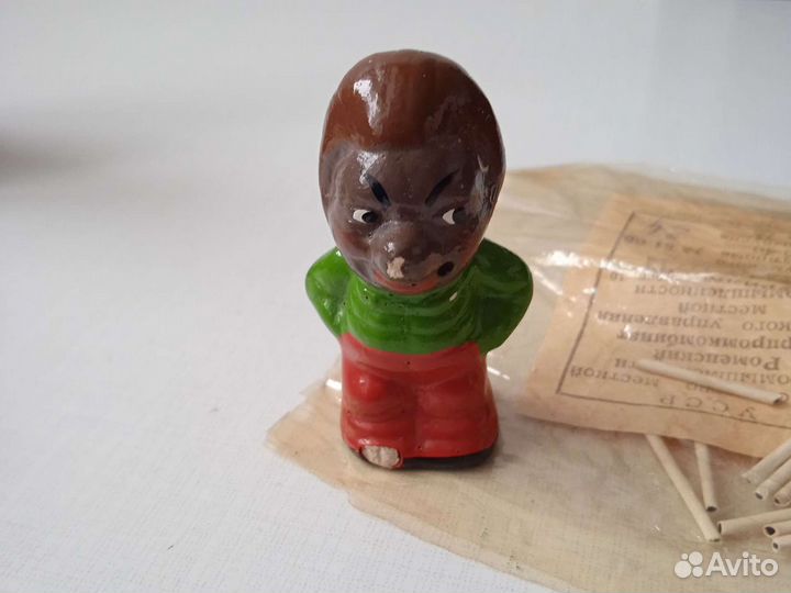 Статуэтка с необходимыми аксессуарами