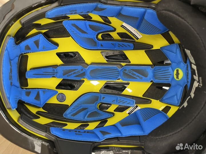 Хоккейный шлем