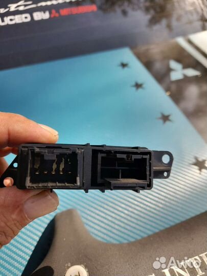 Кнопки обогрева заднего стекла и стекдоподьемника