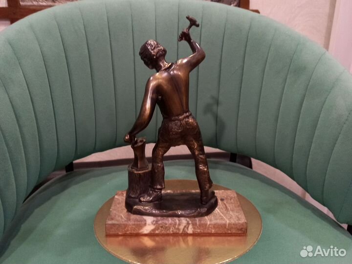 Бронзовая статуэтка