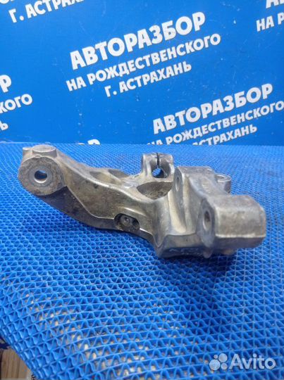 Передний правый поворотный кулак Chevrolet Cruze