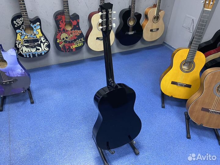 Акустическая гитара с металлическими струнами