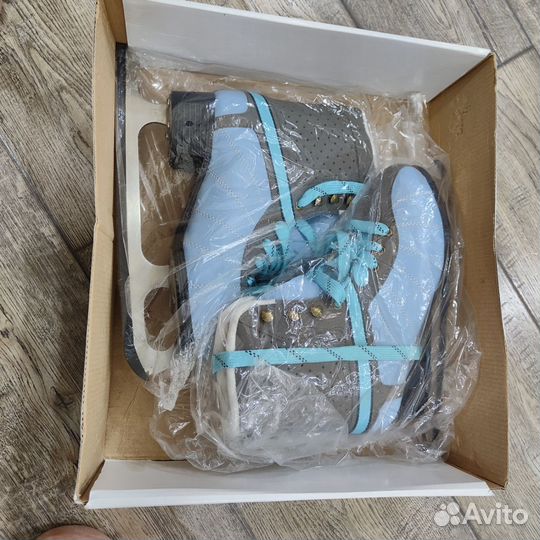 Коньки фигурные женские