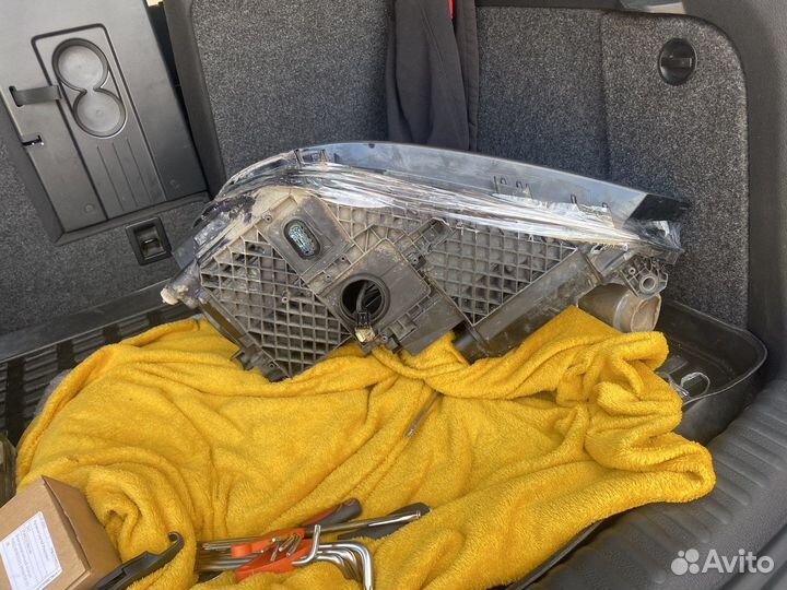 Фара Volkswagen tiguan 1
