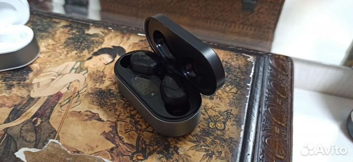 Беспроводные наушники две пары