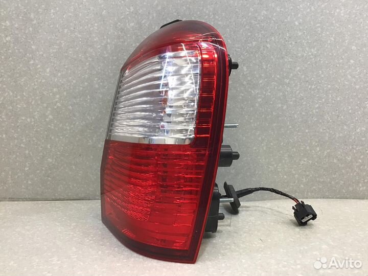 Фонарь задний наружный правый Nissan Terrano III