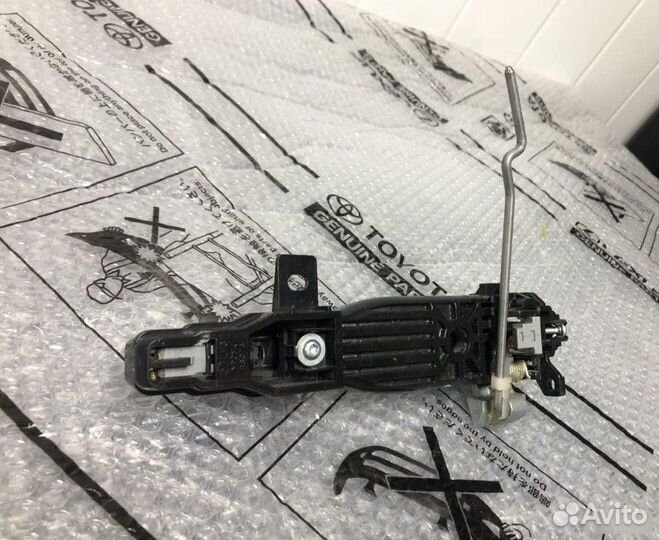 Ручка двери с кронштейном правая Mazda 3