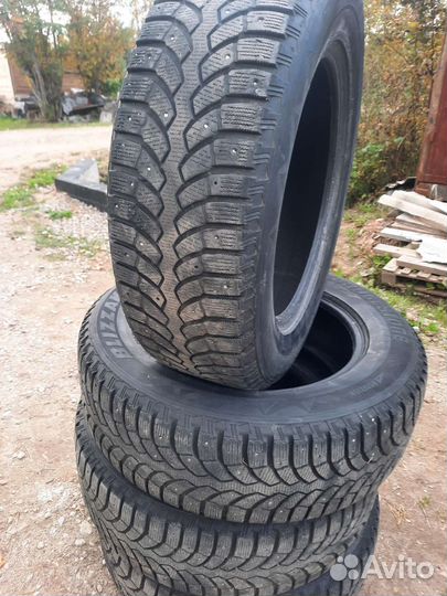 Bridgestone Blizzak Spike-01 225/65 R17