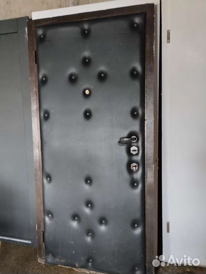 Дверь входная металлическая бу