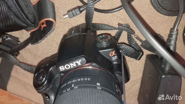 Зеркальный фотоаппарат Sony Alpha 37