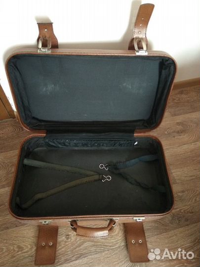 Чемодан ретро