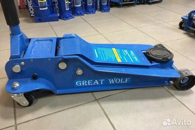 Подкатной, низкопрофильный домкрат, 3.5 тонны