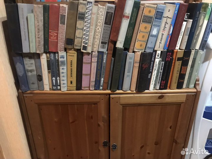 Продам книги оптом 300 штук