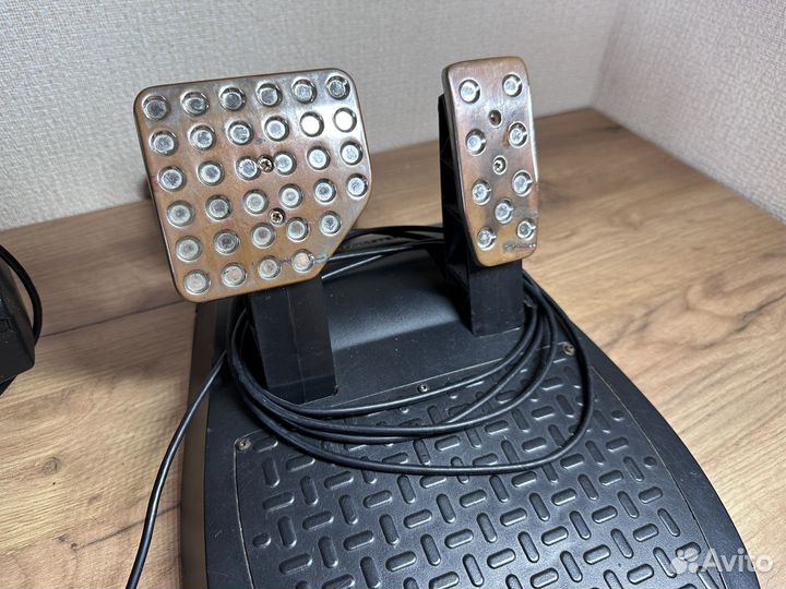 Игровой руль с педалями Thrustmaster Ferrary F430