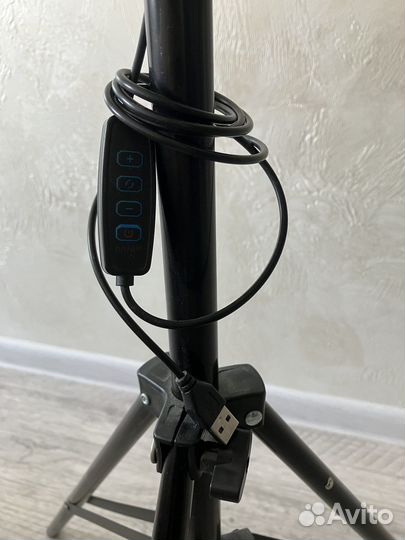 Кольцевая светодиодная лампа