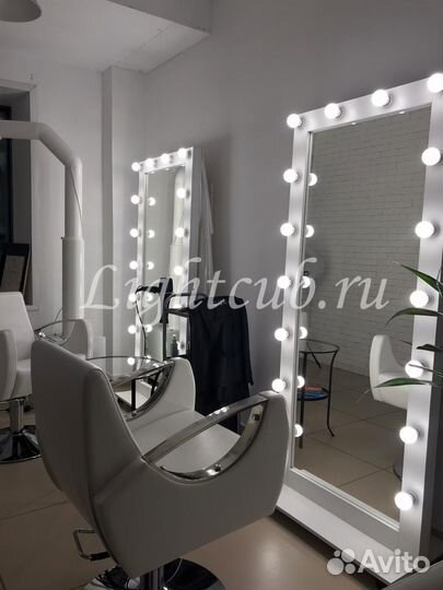 Напольное зеркало