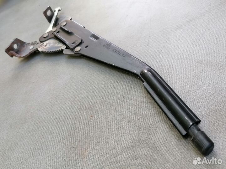 Рычаг стояночного тормоза VW Passat B3 1988-1993