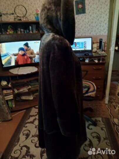 Шуба мутоновая с капюшоном 48 50размер
