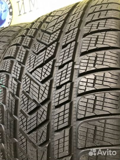 Pirelli Scorpion Winter 295/35 R21 107W
