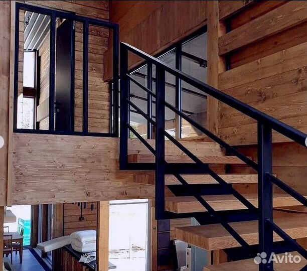 Лестница межэтажная с обшивкой деревом