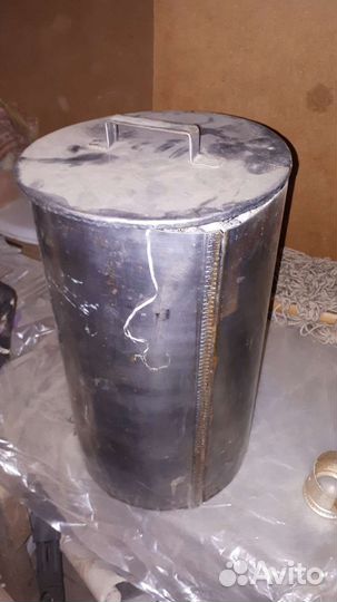 Емкость из нержавейки с крышкой