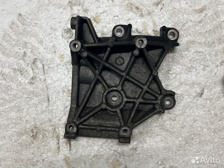 Кронштейн компрессора кондиционера Lancer 9